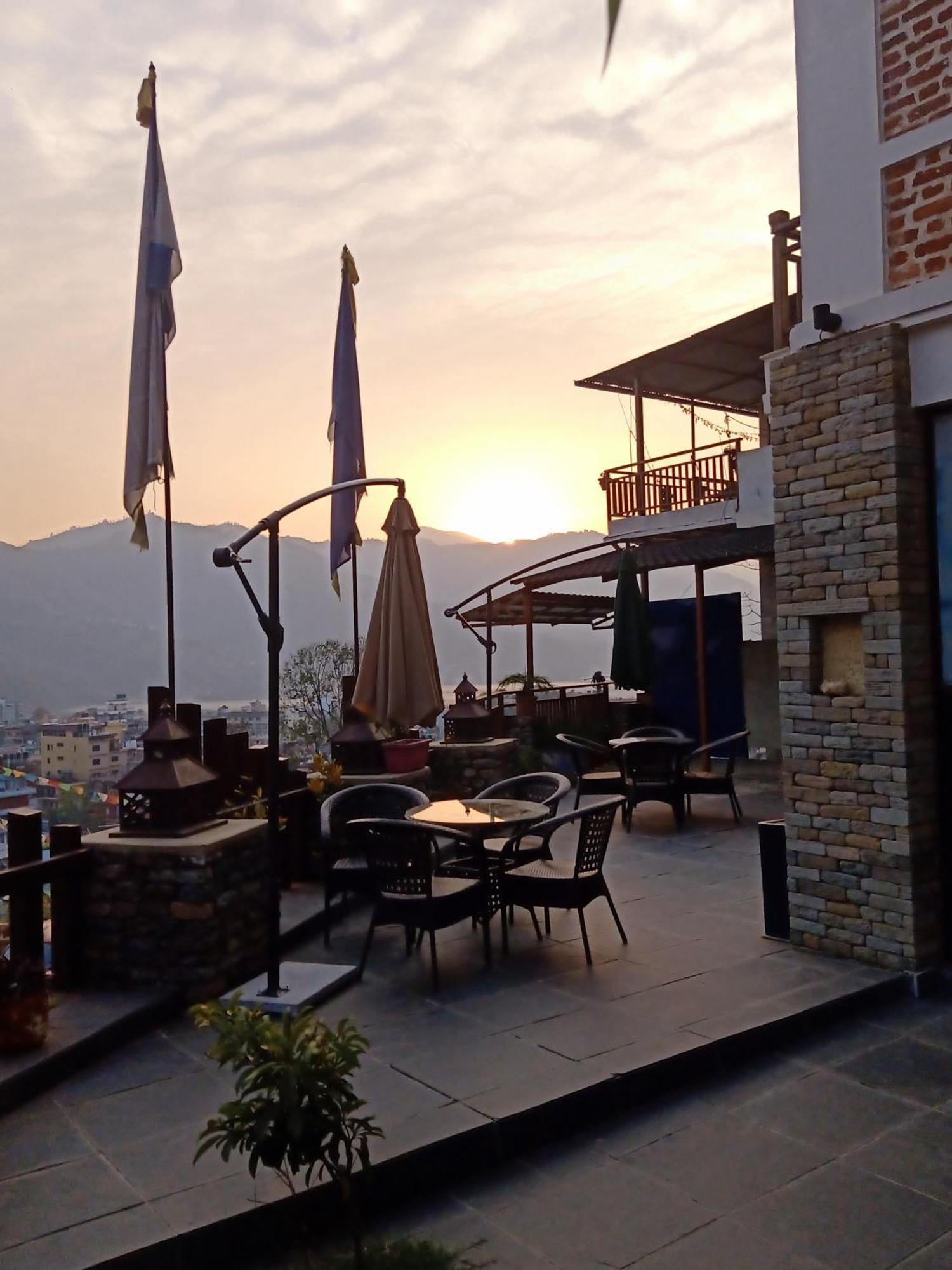 Hotel Kings Pokhara Ngoại thất bức ảnh